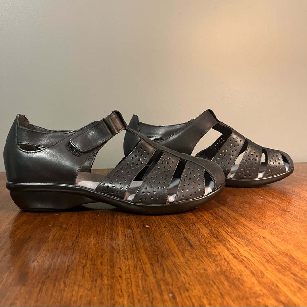 Propet Womens April Black Ankle Strap Heel sandals Size -10.5 XWIDE